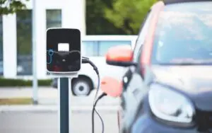 Véhicules hybrides et électriques : quelles différences ?