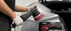 Micro-rayures sur voiture : comment les repérer et les effacer facilement